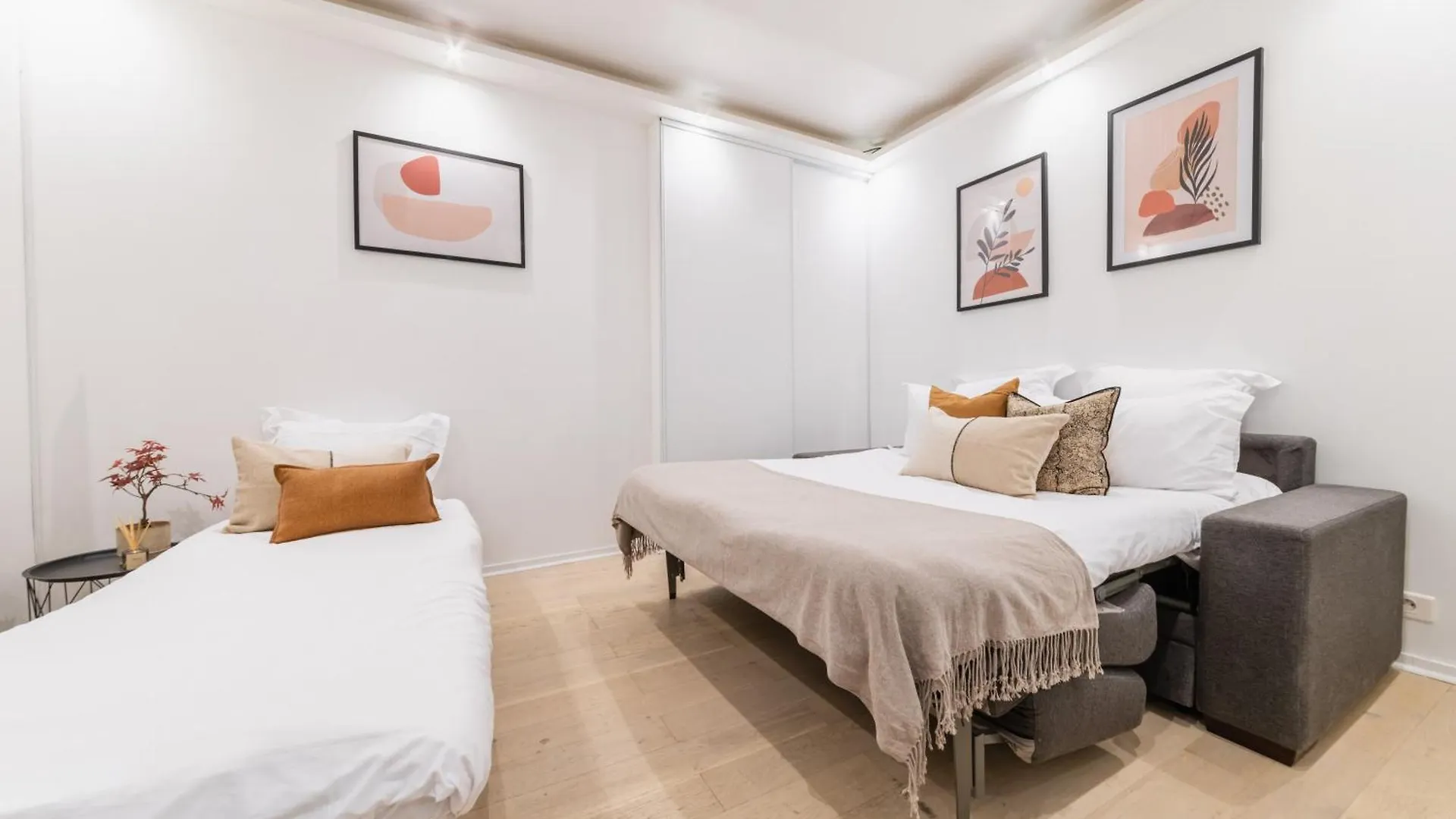 Apartment Imhost 8 - Lovely Studio At St Michel-Notre Dame Paris